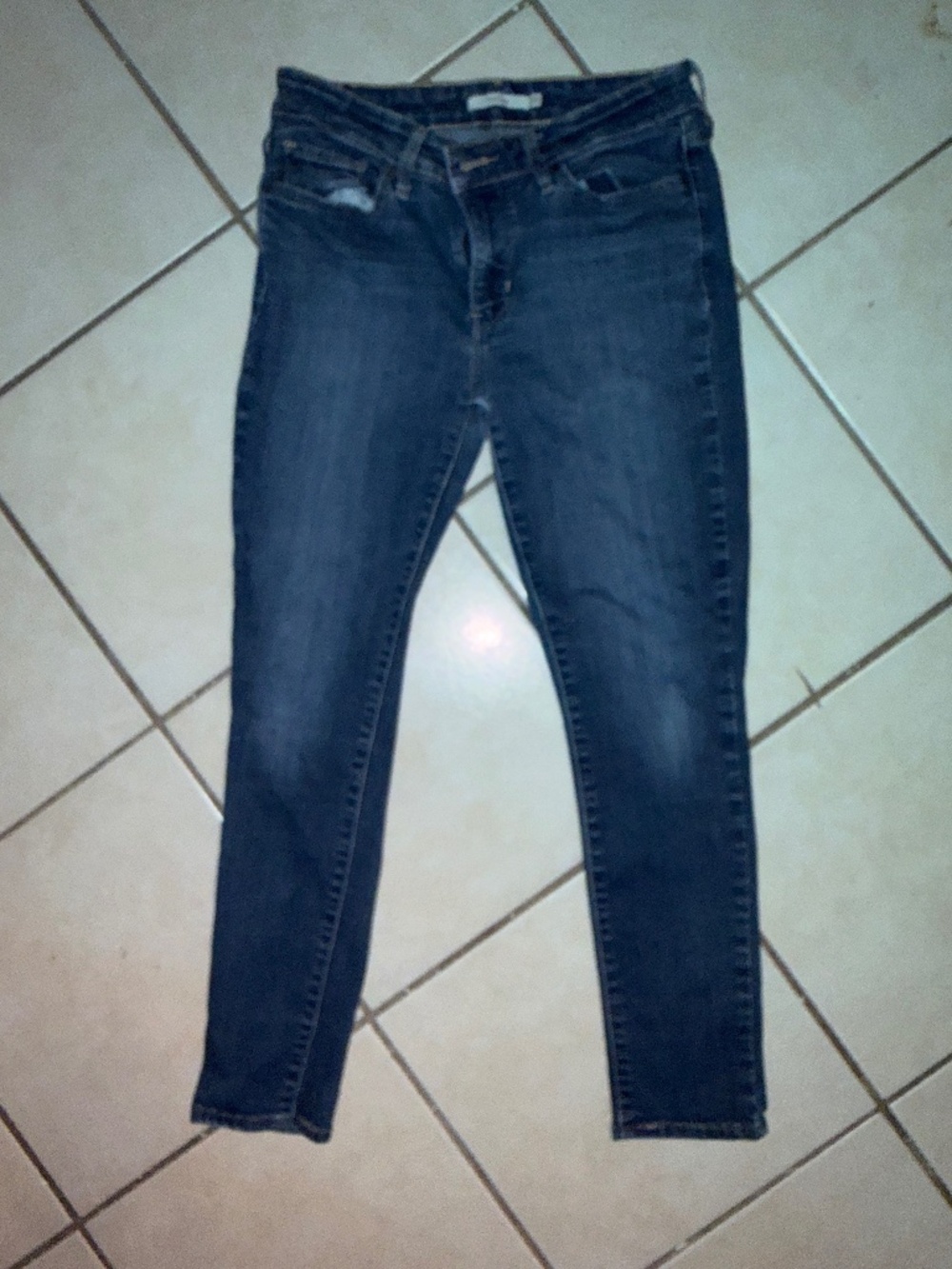 Womenโs Leviโs Skinny Jeans Size 6